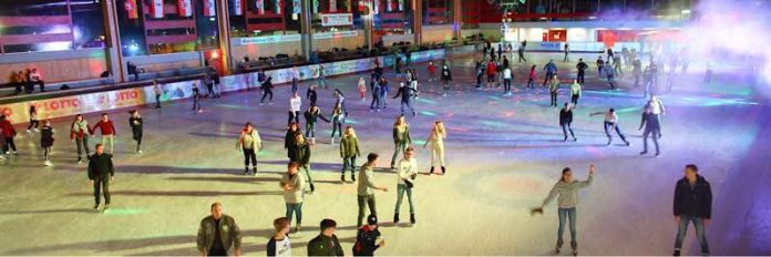 Buntes Treiben bei der Eisdisco im EZH (Foto: Stadt Mannheim / Markus Prosswitz)