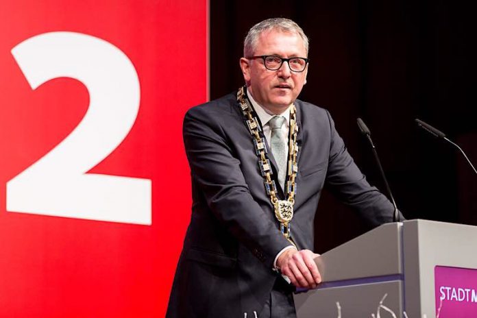 Oberbürgermeister Dr. Peter Kurz bei seiner Neujahrsrede auf dem Neujahrsempfang der Stadt Mannheim 2018 im Rosengarten (Quelle: Stadt Mannheim, Andreas Henn)