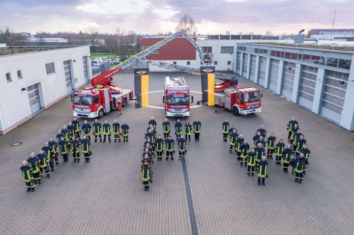 Einsatzkräfte der Feuerwehr Weinheim (Symbolbild: Ralf Mittelbach) Einsatzkräfte der Feuerwehr Weinheim (Symbolbild: Ralf Mittelbach)