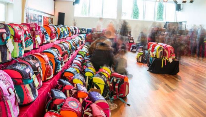 Bei der jährlichen Schulranzenmesse finden Familien mit Kindern ein vielfältiges Sortiment an Ranzen, Rucksäcken, Mäppchen und Turnbeuteln. (Foto: Christian Robach) Bei der jährlichen Schulranzenmesse finden Familien mit Kindern ein vielfältiges Sortiment an Ranzen, Rucksäcken, Mäppchen und Turnbeuteln. (Foto: Christian Robach)
