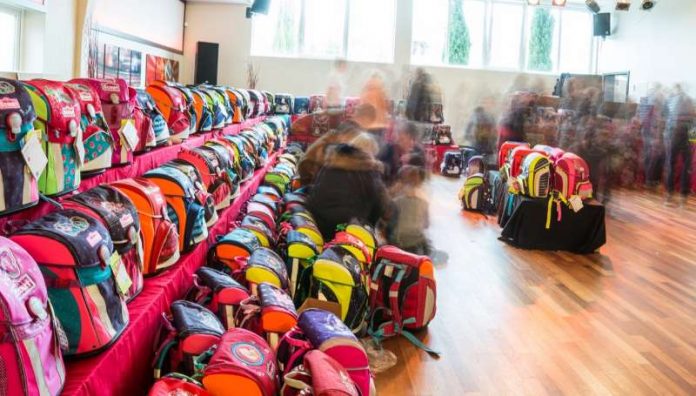 Bei der jährlichen Schulranzenmesse finden Familien mit Kindern ein vielfältiges Sortiment an Ranzen, Rucksäcken, Mäppchen und Turnbeuteln. (Foto: Christian Robach)