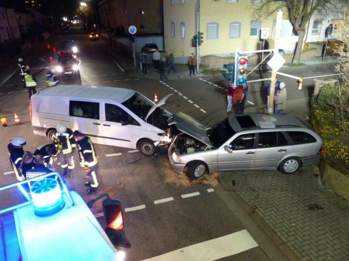 Die Unfallstelle (Foto: Feuerwehr Neustadt) Die Unfallstelle (Foto: Feuerwehr Neustadt)