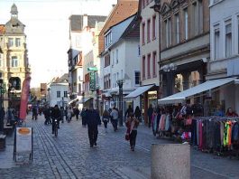 Landau ist heute ein attraktiver und lebendiger Einkaufsort. Um das auch in Zukunft sicherstellen zu können, prüft die Stadt regelmäßig die Entwicklung des örtlichen Einzelhandels und achtet auf mögliche Steuerungsbedarfe. (Foto: Stadt Landau in der Pfalz)