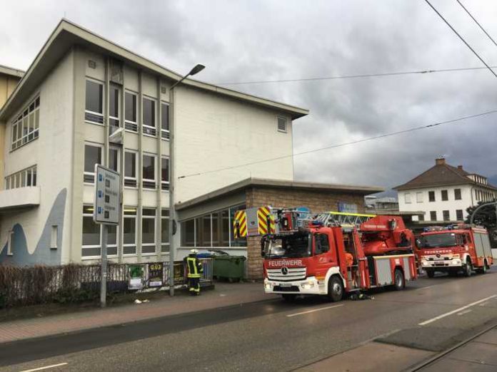 Kleinbrand im Hallenbad - Ralf Mittelbach - Feuerwehr Weinheim