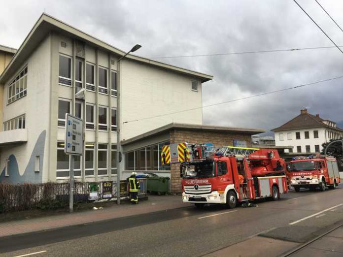 Kleinbrand im Hallenbad - Ralf Mittelbach - Feuerwehr Weinheim Kleinbrand im Hallenbad - Ralf Mittelbach - Feuerwehr Weinheim