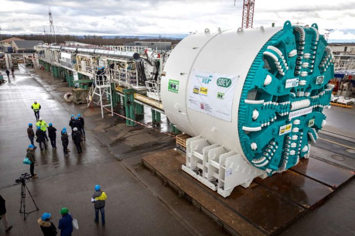 Vorstellung der Tunnelbohrmaschine für den Röhrenbau unter dem Europaviertel (Foto: SBEV / K. Helbig) Vorstellung der Tunnelbohrmaschine für den Röhrenbau unter dem Europaviertel (Foto: SBEV / K. Helbig)