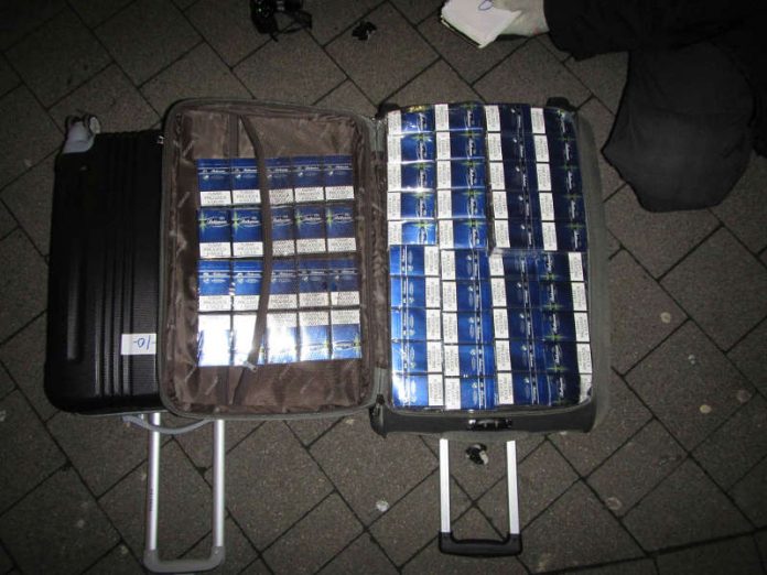 Sichergestellte Zigaretten (Foto: Zollfahndungsamt Frankfurt a.M.) Sichergestellte Zigaretten (Foto: Zollfahndungsamt Frankfurt a.M.)