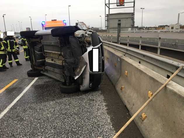 Umgekippter PKW Umgekippter PKW