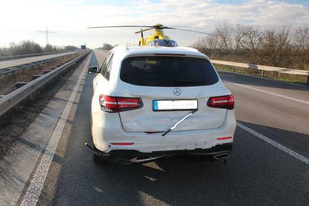 Rettungshubschrauber im Hintergrund