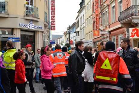 Einsatzkräfte an Fastnacht in Bad Kreuznach Quelle: Köhler/DRK