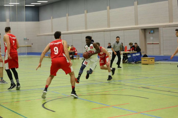 Japhet McNeil (20) konnte an diesem Spieltag sein Tempo nicht mit Erfolg krönen. (Foto: Michael Schmitt)