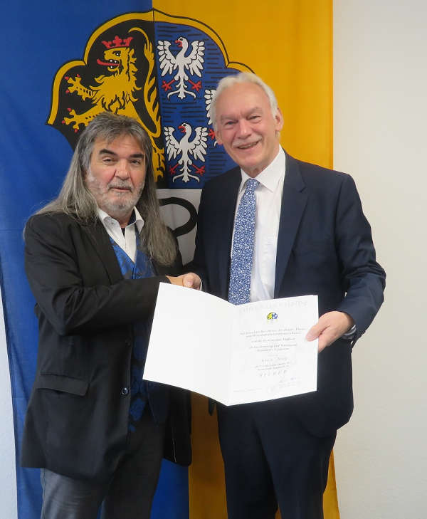 Armin Jung erhielt die Verdienstmedaille von Bürgermeister Lorch (Foto: Gemeindeverwaltung Haßloch)