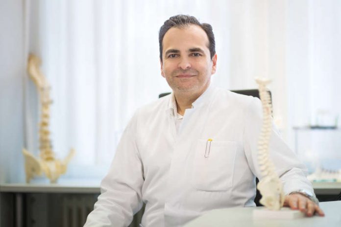 Privatdozent Dr. Michael Akbar, Leiter des Zentrums für Wirbelsäulenchirurgie, Zentrum für Orthopädie, Unfallchirurgie und Paraplegiologie. (Foto: Universitätsklinikum Heidelberg) Privatdozent Dr. Michael Akbar, Leiter des Zentrums für Wirbelsäulenchirurgie, Zentrum für Orthopädie, Unfallchirurgie und Paraplegiologie. (Foto: Universitätsklinikum Heidelberg)