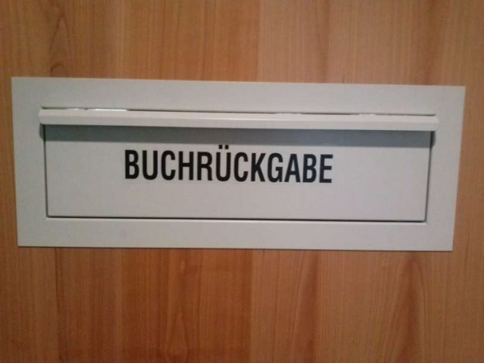 Buchrückgabe (Foto: Stadtverwaltung Eberbach)