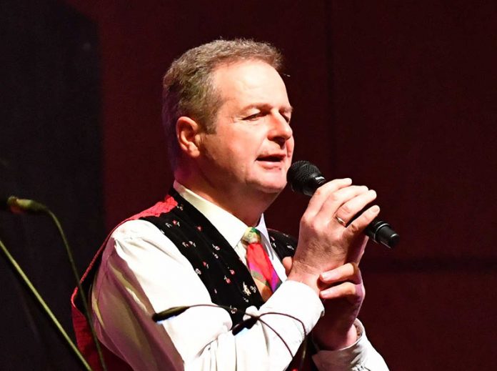 Kasthelruther Spatzen 2018 Mannheim Sänger und Frontmann Norbert Rier (Foto: Helmut Dell)