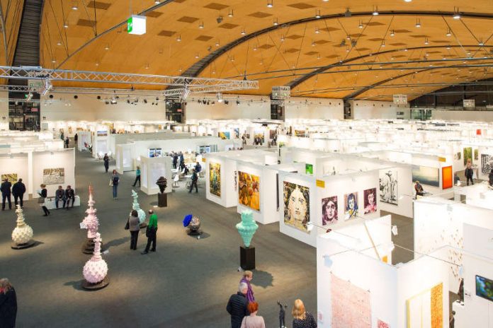 Blick in Halle 3 der art KARLSRUHE. (Foto: KMK/Jürgen Rösner)