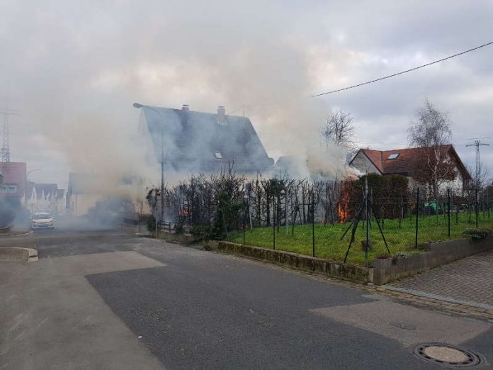 Brand in der Andergasse / Heerstraße (Foto: Feuerwehr Neustadt)