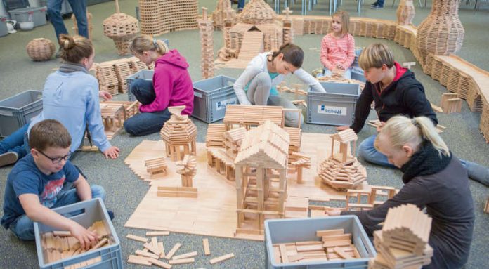 Holzbauwelt (Foto: Bibellesebund)