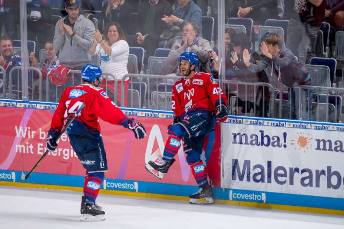 Phil Hungerecker und Chad Kolarik (Foto: AS-Sportfoto / Sörli Binder)