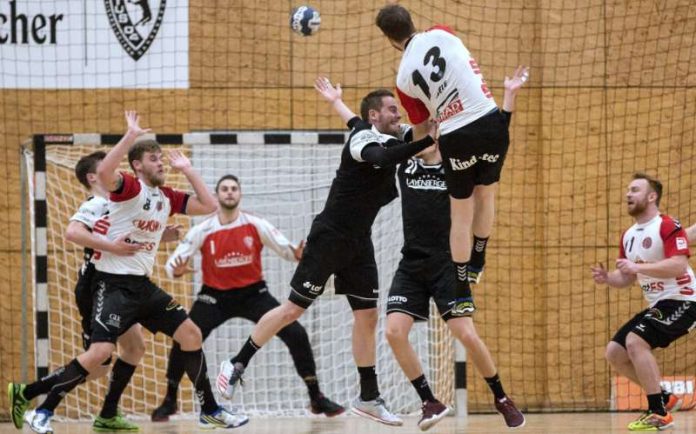 Christopher Seitz rackert unermüdlich und organisiert die TuS-Abwehr (Foto: TuS 04 KL-Dansenberg e.V.) Christopher Seitz rackert unermüdlich und organisiert die TuS-Abwehr (Foto: TuS 04 KL-Dansenberg e.V.)
