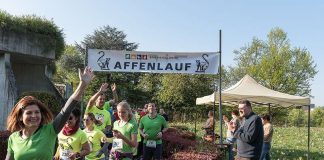 Gute Laune beim Affenlauf 2017: Auch der Zoodirektor feuert die Läufer an. (Foto: Susi Fischer/Zoo Heidelberg)