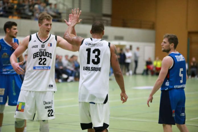 Center Jeremy Black und Eyke Prahst mit starker Leistung