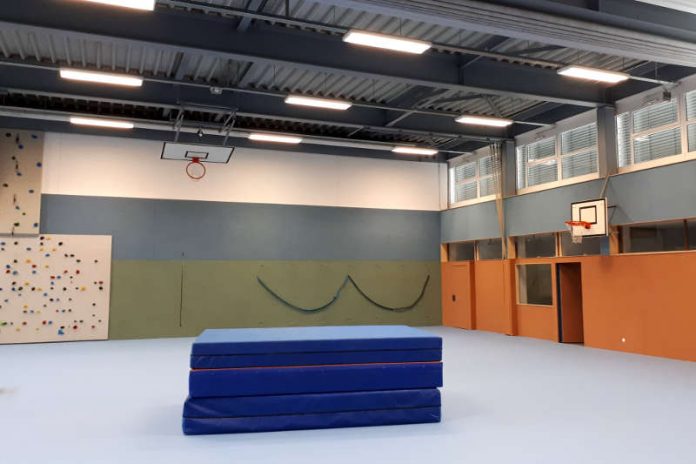 Erstrahlt in neuem Glanz: Die sanierte Turnhalle der Konrad-Adenauer-Realschule plus in Landau. (Foto: Stadt Landau in der Pfalz) Erstrahlt in neuem Glanz: Die sanierte Turnhalle der Konrad-Adenauer-Realschule plus in Landau. (Foto: Stadt Landau in der Pfalz)
