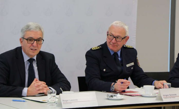 innenminister Roger Lewentz und Jürgen Schmitt, Inspekteur der Polizei (Foto: MdI) innenminister Roger Lewentz und Jürgen Schmitt, Inspekteur der Polizei (Foto: MdI)