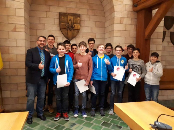 Die Jugend forscht AG feierte ihren Neujahrsempfang im Ratssaal. (Foto: Stadtverwaltung Neustadt) Die Jugend forscht AG feierte ihren Neujahrsempfang im Ratssaal. (Foto: Stadtverwaltung Neustadt)