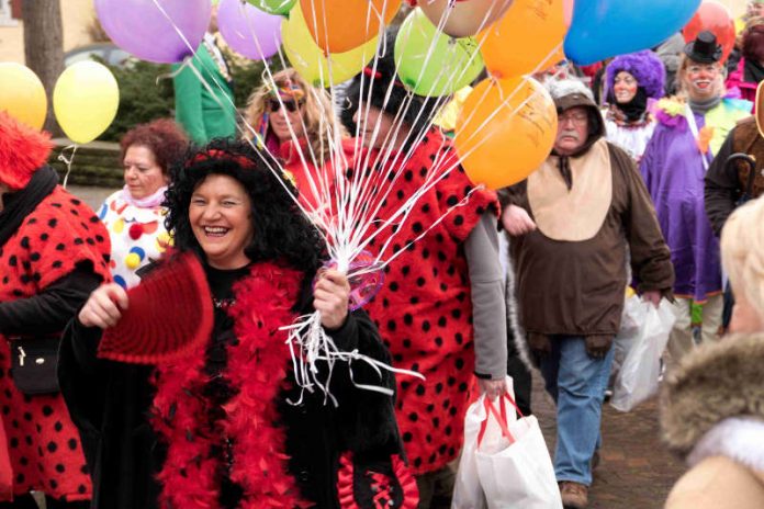 Straßenfastnacht (Foto: Stadtverwaltung Schifferstadt) Straßenfastnacht (Foto: Stadtverwaltung Schifferstadt)