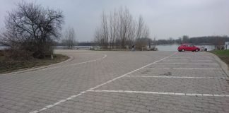Der Parkplatz an der Nato-Rampe „Am Hansenbusch“ (Foto: Metropolnews)