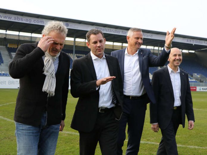 Freude über den neuen Nutzungsvertrag für BRITA-Arena (Foto: SV Wehen Wiesbaden)