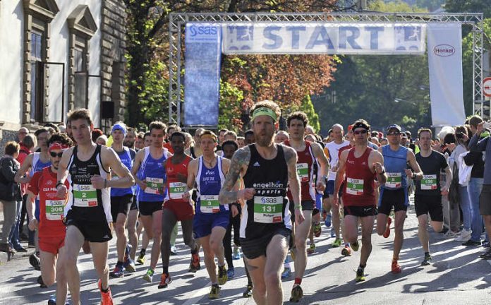 Die Startphase des letztjährigen Halbmarathons (Foto: Go4it-Foto 2017)