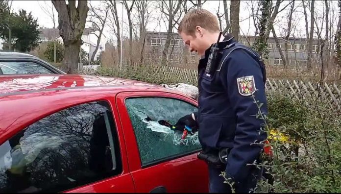 Funktionsweise von Rettungswerkzeug (Foto: Polizei RLP)