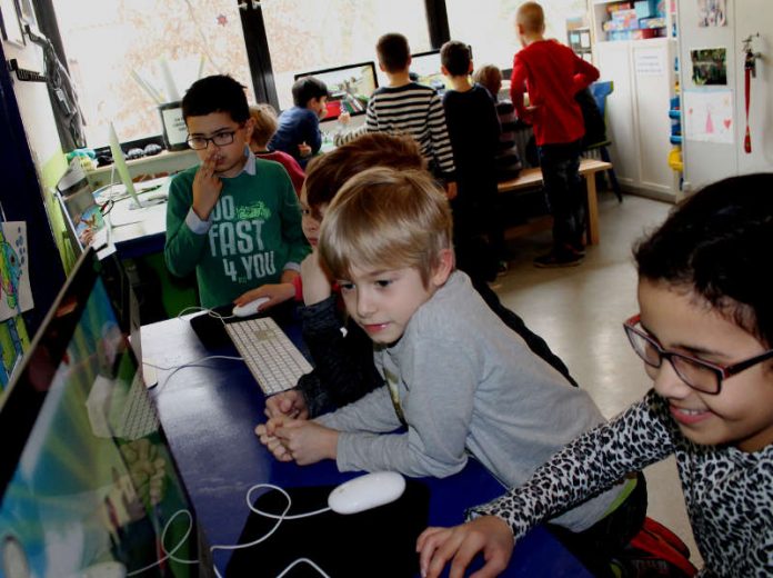 Bei den Spielen ist für jedes Alter etwas dabei. (Foto: Jugendtreff West) Bei den Spielen ist für jedes Alter etwas dabei. (Foto: Jugendtreff West)