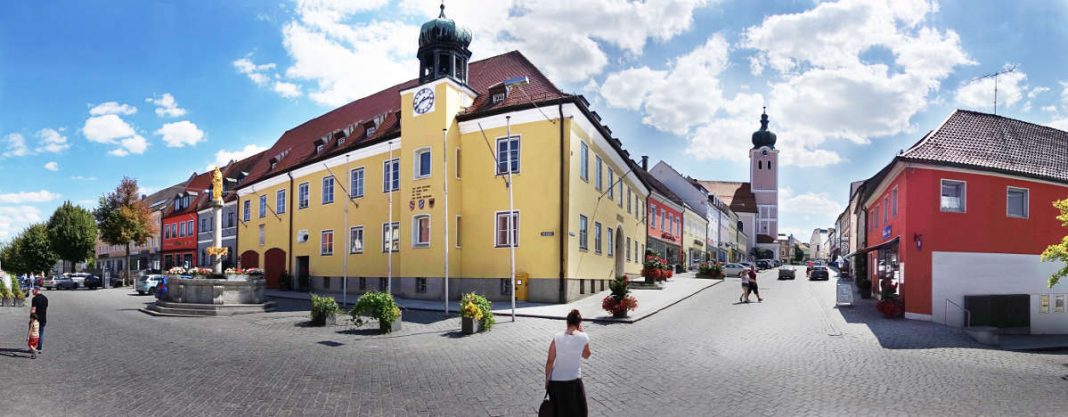 Immer eine Reise wert: Landaus niederbayerische Namensvetterin Landau an der Isar. (Foto: Stadt Landau an der Isar)