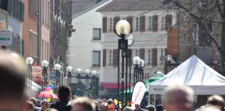 Auch im vergangenen Jahr fand zum Deutsch-Französischen Bauernmarkt und zum Frühlingsfest der Aktiven Unternehmer (AKU) ein Verkaufsoffener Sonntag in der Landauer Innenstadt statt. (Foto: Stadt Landau in der Pfalz)
