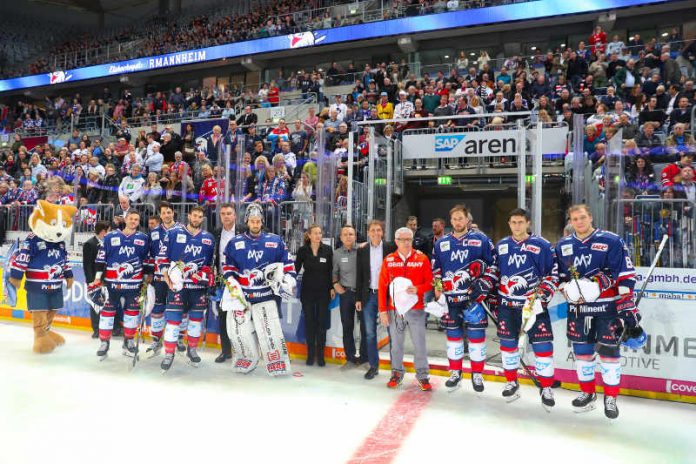v.l. Chad Kolasik (US-Nationalspieler), Sinan Akdag, Matthias Plachta, Matthias Binder(Geschäftsführer Adler Mannheim), Dennis Endras, Anja Siegert, Thomas Beck (beide Team Pyeonchang), Jürgen Däuber, Henkel AG, Hanns-Michael Hölz (OSP-Präsident), Marcus Kink, Marcel Goc und David Wolf. (Foto: AS-Sportfoto / Sörli Binder) v.l. Chad Kolasik (US-Nationalspieler), Sinan Akdag, Matthias Plachta, Matthias Binder(Geschäftsführer Adler Mannheim), Dennis Endras, Anja Siegert, Thomas Beck (beide Team Pyeonchang), Jürgen Däuber, Henkel AG, Hanns-Michael Hölz (OSP-Präsident), Marcus Kink, Marcel Goc und David Wolf. (Foto: AS-Sportfoto / Sörli Binder)