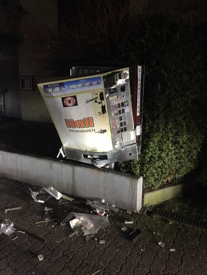 Aufgesprengter Zigarettenautomat in Lambrecht