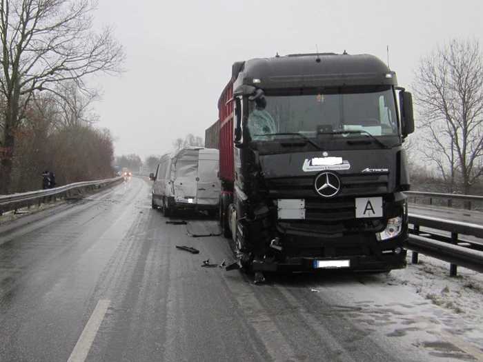 Unfallbeschädigte Fahrzeuge, B9 Worms-Süd