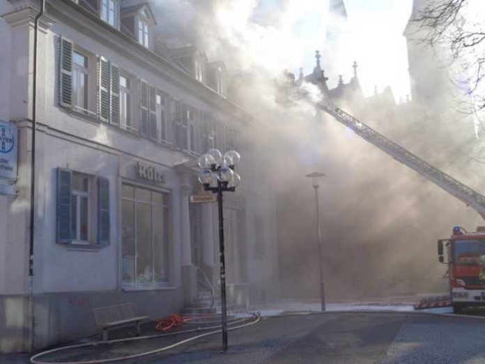 Kaiserslautern: Brand eines Wohn-und Geschäftsgebäudes