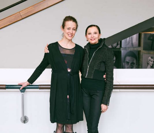 Bridget Breiner, Prof. Birgit Keil (Foto: Arno Kohlem)