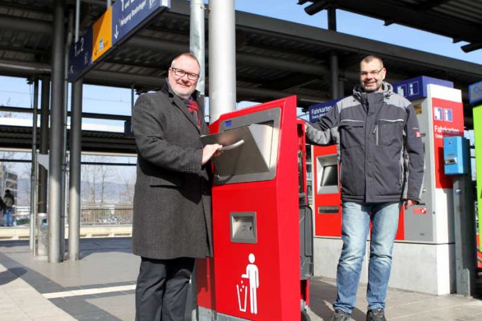 190301_Austellung_Mülleimer_EconTop_Bahnhof_dtg (1) Solar Mülleimer Ingelheim