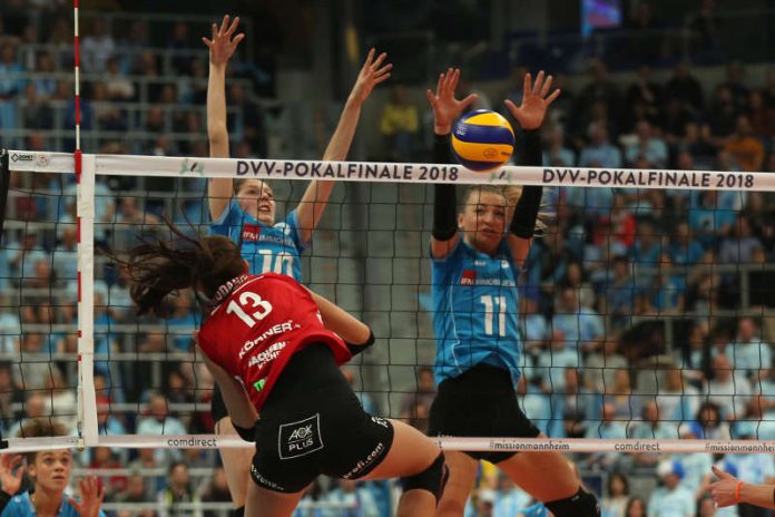 Gekämpft, aber Dresden war zu stark: Irina Kemmsies und Simona Kosova beim Block (Foto: Detlef Gottwald) Gekämpft, aber Dresden war zu stark: Irina Kemmsies und Simona Kosova beim Block (Foto: Detlef Gottwald)