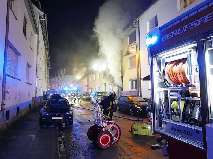 Brand in der Roßdörfer Straße (Foto: Feuerwehr Darmstadt) Brand in der Roßdörfer Straße (Foto: Feuerwehr Darmstadt)