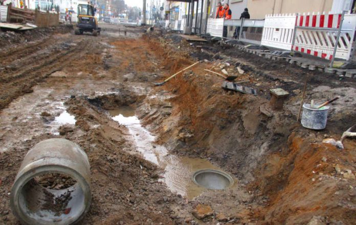 Bauarbeiten aufgrund Wasserschadens in der Straße Am Dornbusch (Foto: Amt für Straßenbau und Erschließung Frankfurt) Bauarbeiten aufgrund Wasserschadens in der Straße Am Dornbusch (Foto: Amt für Straßenbau und Erschließung Frankfurt)