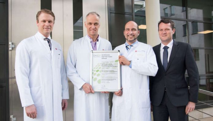 Prof. Dr. Sebastian Strieth, Univ.-Prof. Dr. Christoph Matthias, Univ.-Prof. Dr. Dr. Bilal Al-Nawas und PD Dr. Thomas Kindler (III. Medizinische Klinik und Poliklinik der Universitätsmedizin Mainz) freuen sich über die Zertifizierung des Kopf-Hals-Tumor-Zentrums im Universitären Centrum für Tumorerkrankungen (UCT) der Universitätsmedizin Mainz (Foto: Thomas Böhm, Universitätsmedizin Mainz)