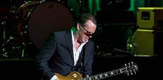 Joe Bonamassa in der Frankfurter Jahrhunderthalle (Foto: Helmut Dell)