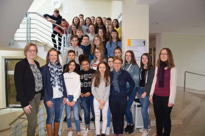 Über 30 Schüler und Schülerinnen des „Collège Philippe Grenier“ sind zum Schüleraustausch nach Sinsheim gekommen. (Foto: Stadt Sinsheim)