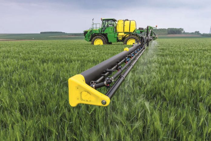 Carbongestänge, Spritze (Foto: 2016 Deere & Company)